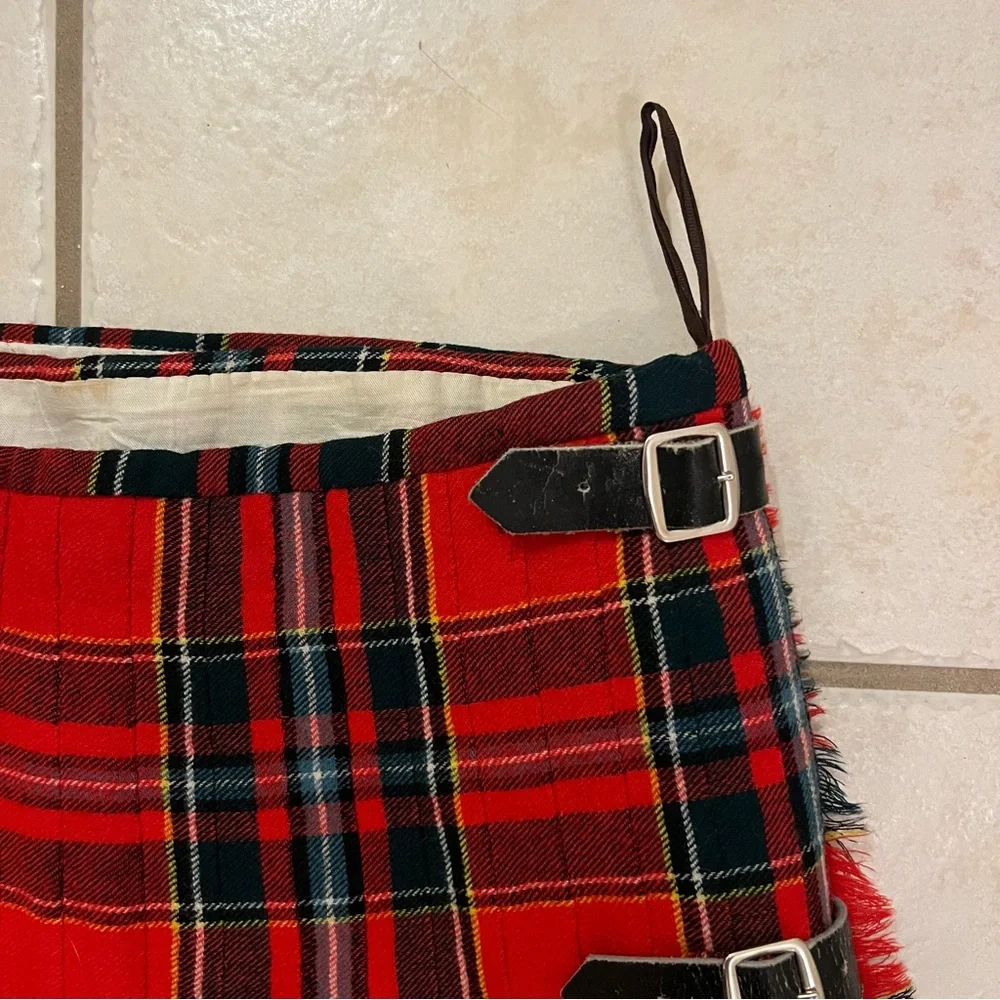 Lawrie’s of Glasgow Vintage Red and Black Wool Kilt Skirt Made In Scotland - Picture 9 of 12